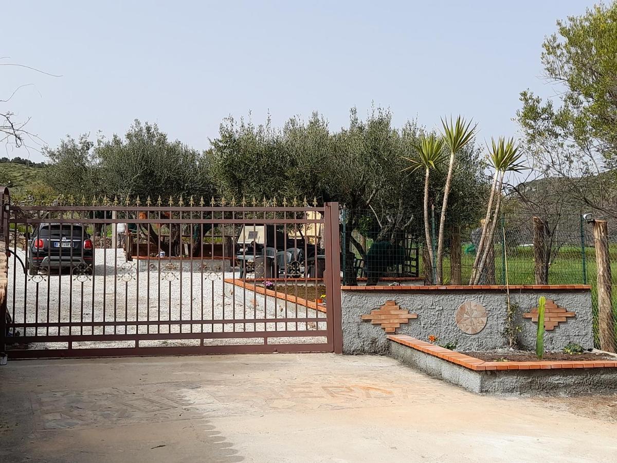 Parco Esmeralda - Family Residence E Breakfast مارينا دي كاميروتا المظهر الخارجي الصورة