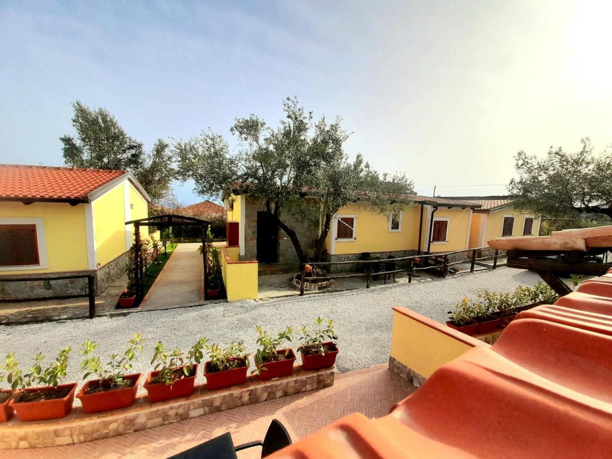 Parco Esmeralda - Family Residence E Breakfast مارينا دي كاميروتا المظهر الخارجي الصورة