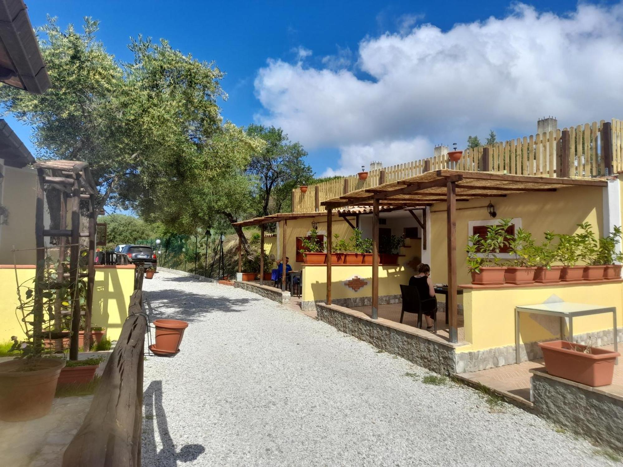 Parco Esmeralda - Family Residence E Breakfast مارينا دي كاميروتا الغرفة الصورة